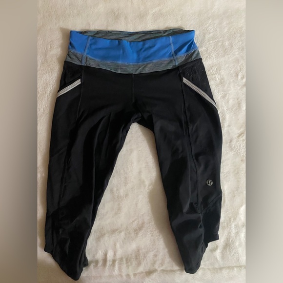 Lululemon run a marathon crop, color black / blue multi,Material power luxtreme - Picture 3 of 12
